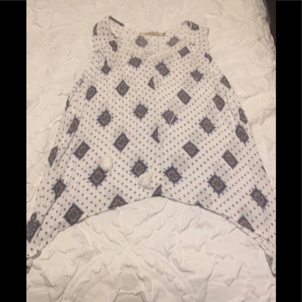 White sleeveless print top